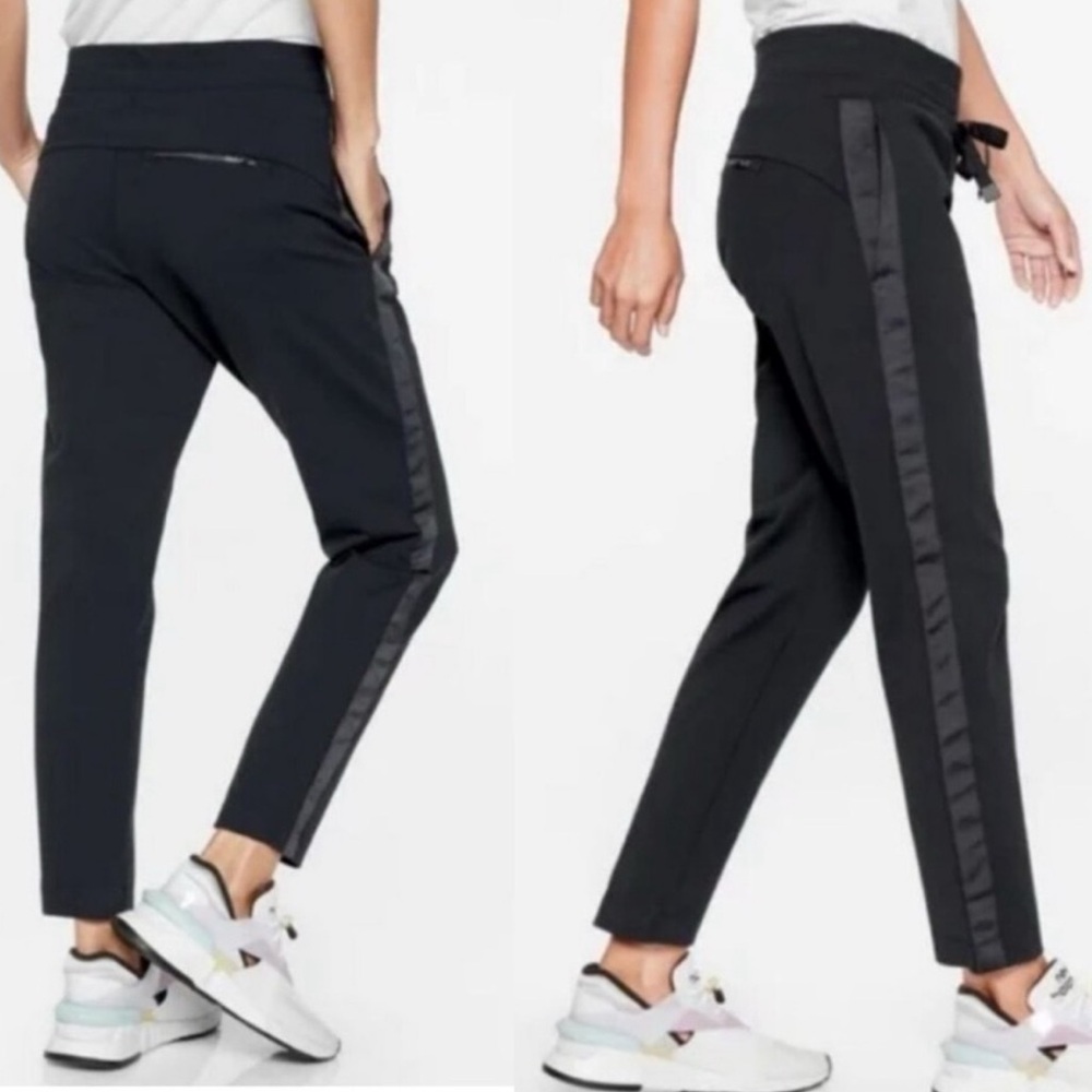 Athleta Metro Downtown Ankle Pant in Black